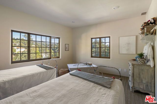 2801 Belden Drive, Los Angeles, CA 90068