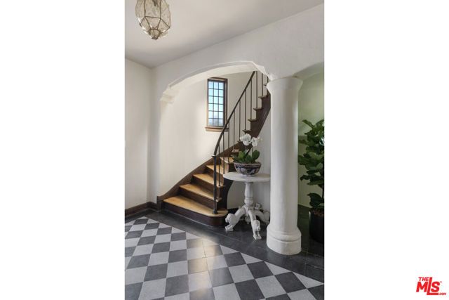 2801 Belden Drive, Los Angeles, CA 90068