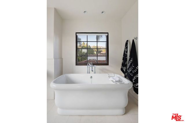 2801 Belden Drive, Los Angeles, CA 90068