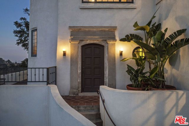 2801 Belden Drive, Los Angeles, CA 90068