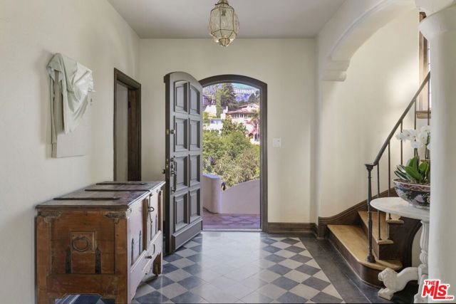 2801 Belden Drive, Los Angeles, CA 90068