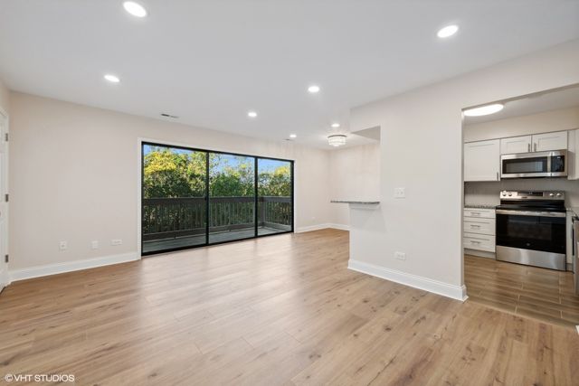 224 W Court Of Shorewood 2A, Vernon Hills, IL 60061