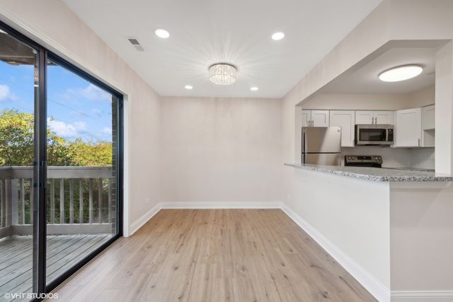 224 W Court Of Shorewood 2A, Vernon Hills, IL 60061