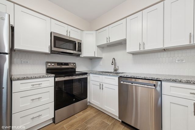 224 W Court Of Shorewood 2A, Vernon Hills, IL 60061