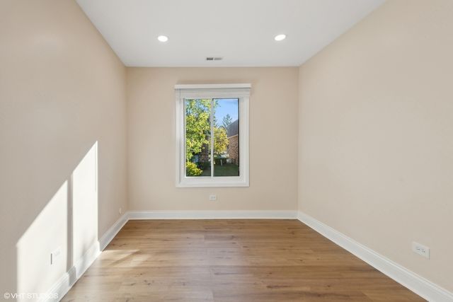 224 W Court Of Shorewood 2A, Vernon Hills, IL 60061