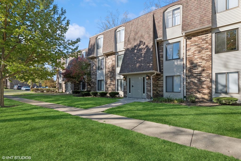 224 W Court Of Shorewood 2A, Vernon Hills, IL 60061