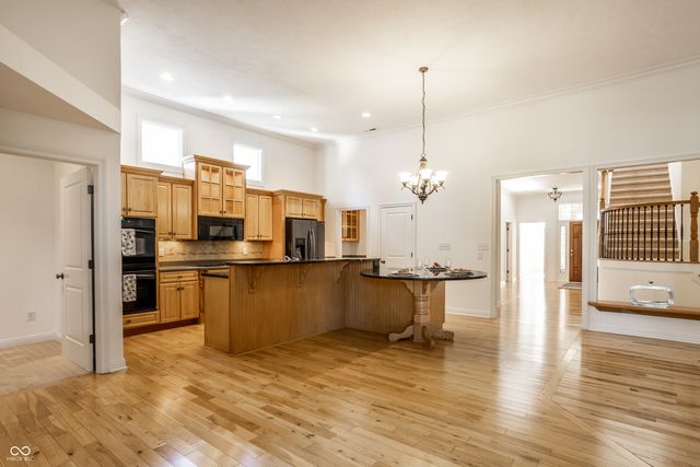 8124 Gwinnett Place, Indianapolis, IN 46250