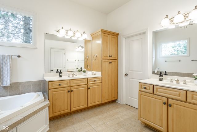 8124 Gwinnett Place, Indianapolis, IN 46250