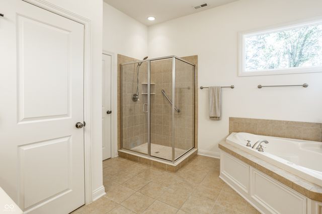 8124 Gwinnett Place, Indianapolis, IN 46250
