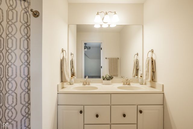 8124 Gwinnett Place, Indianapolis, IN 46250