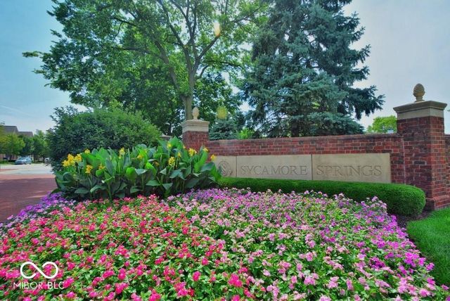 8124 Gwinnett Place, Indianapolis, IN 46250