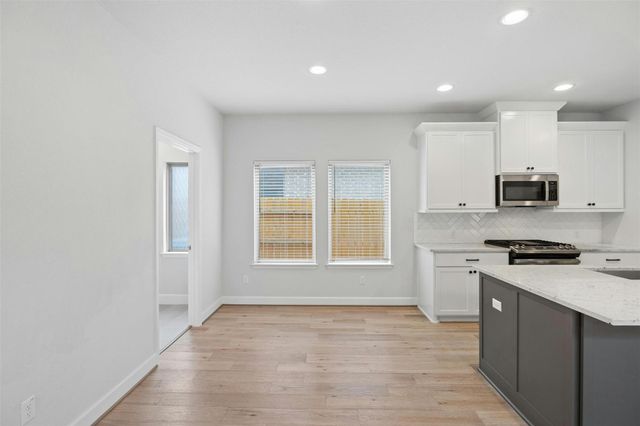 924 Azul Lagoon DR, Leander, TX 78641