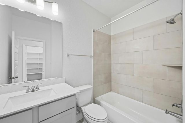 924 Azul Lagoon DR, Leander, TX 78641