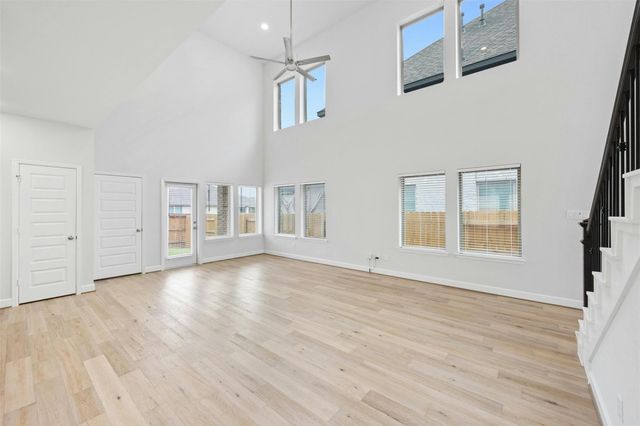 924 Azul Lagoon DR, Leander, TX 78641