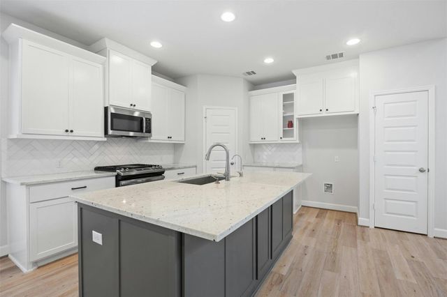924 Azul Lagoon DR, Leander, TX 78641