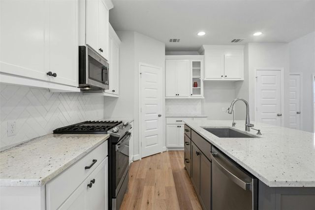 924 Azul Lagoon DR, Leander, TX 78641