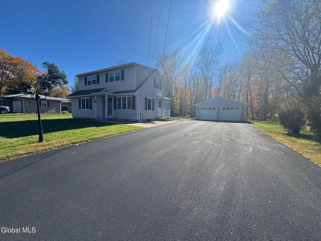 26 E Wiggand Drive, Bethlehem, NY 12077