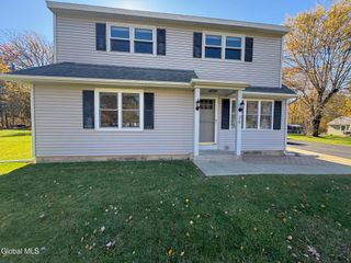26 E Wiggand Drive, Bethlehem, NY 12077