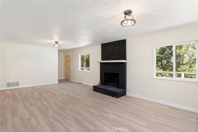 27508 School, Lake Arrowhead, CA 92352