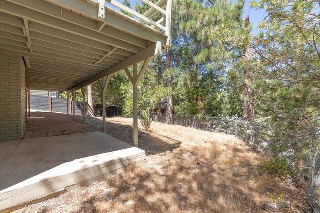 27508 School, Lake Arrowhead, CA 92352