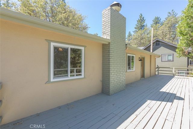 27508 School, Lake Arrowhead, CA 92352