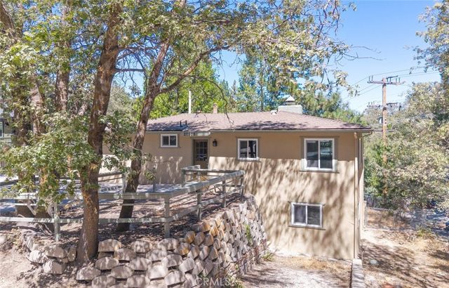 27508 School, Lake Arrowhead, CA 92352