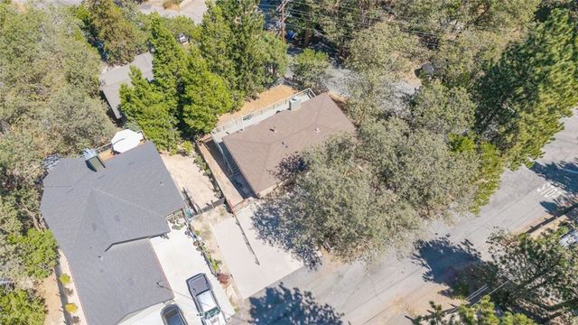 27508 School, Lake Arrowhead, CA 92352