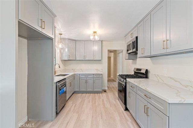 27508 School, Lake Arrowhead, CA 92352