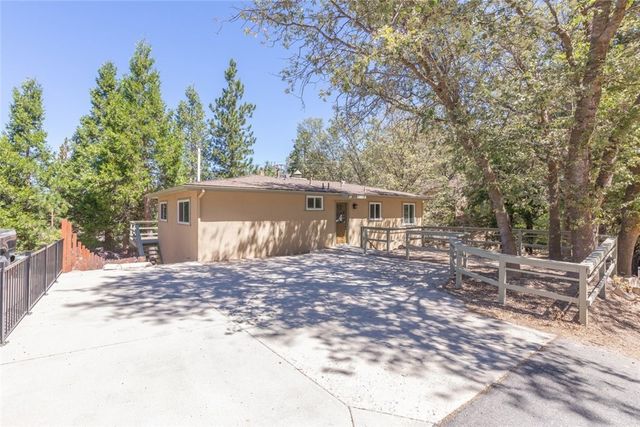 27508 School, Lake Arrowhead, CA 92352