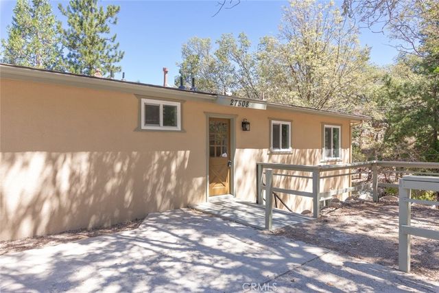 27508 School, Lake Arrowhead, CA 92352