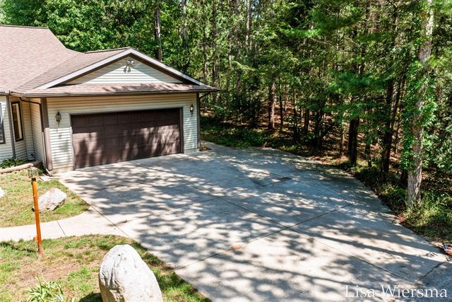 6572 Haines Lane, West Olive, MI 49460