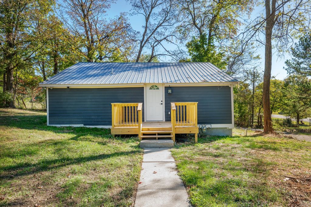 105 Mount Moriah Church Rd, Portland, TN 37148