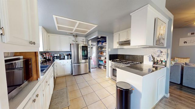 1617 Charlottesville Ln, Ceres, CA 95307