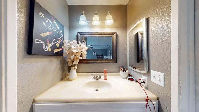 1617 Charlottesville Ln, Ceres, CA 95307