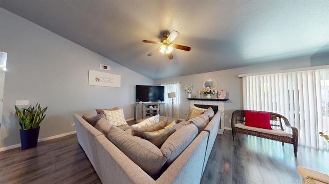 1617 Charlottesville Ln, Ceres, CA 95307