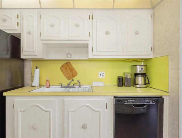 5246 81ST STREET N 24, St Petersburg, FL 33709