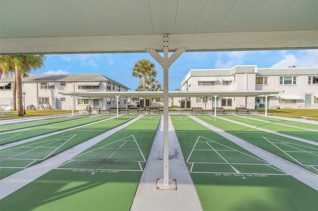 5246 81ST STREET N 24, St Petersburg, FL 33709