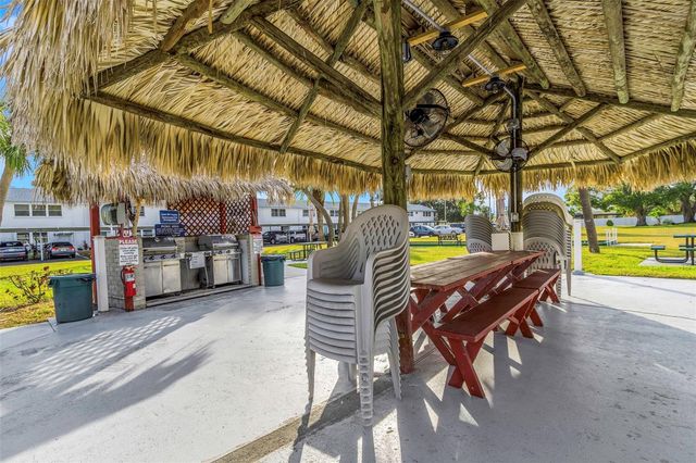 5246 81ST STREET N 24, St Petersburg, FL 33709