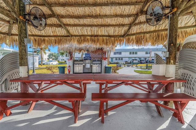 5246 81ST STREET N 24, St Petersburg, FL 33709