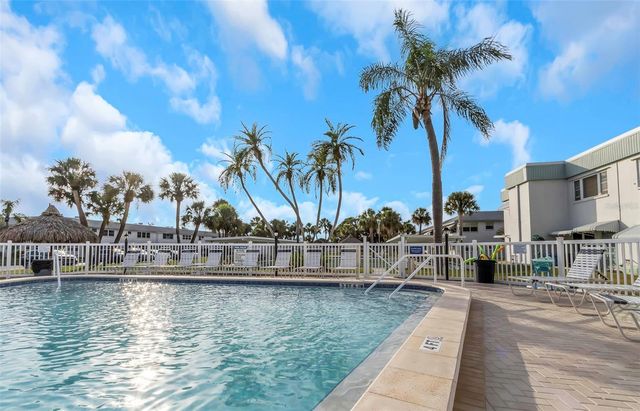 5246 81ST STREET N 24, St Petersburg, FL 33709