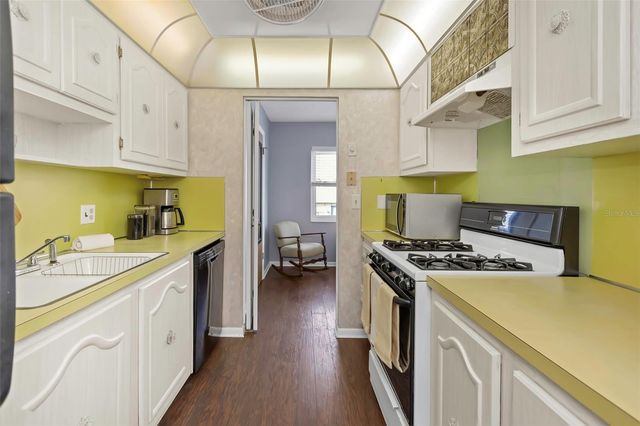 5246 81ST STREET N 24, St Petersburg, FL 33709