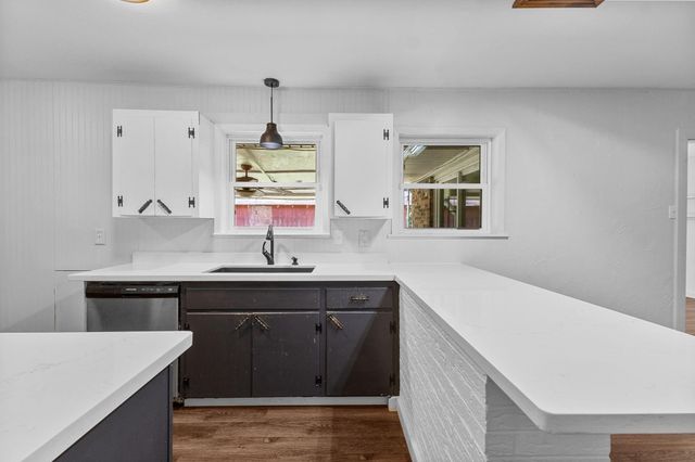 1464 N Lewis Drive, Orange, TX 77632