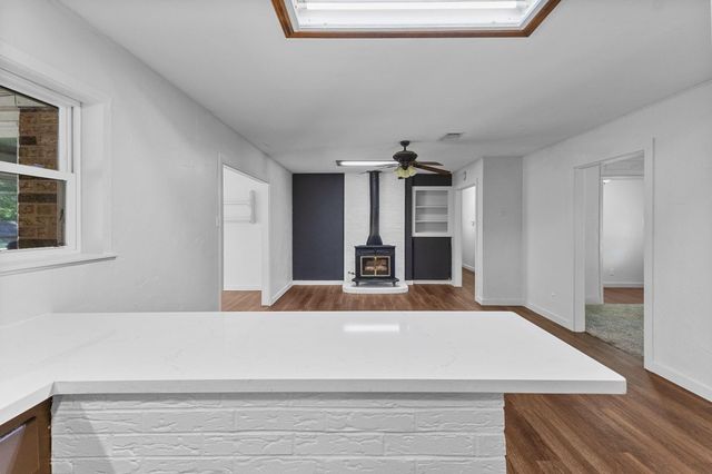 1464 N Lewis Drive, Orange, TX 77632