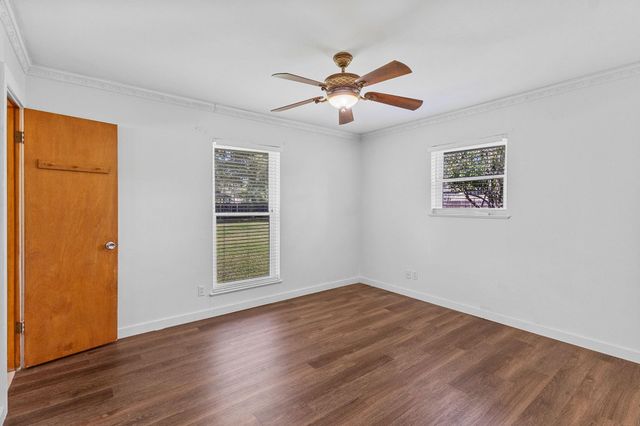 1464 N Lewis Drive, Orange, TX 77632