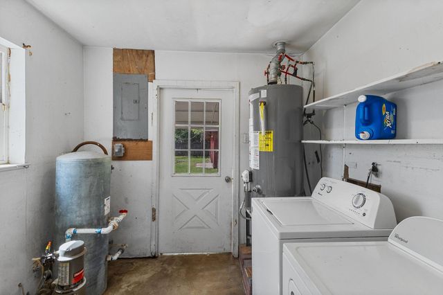 1464 N Lewis Drive, Orange, TX 77632