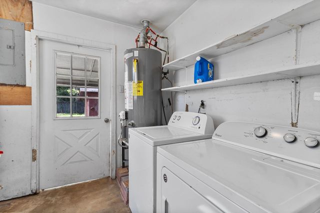 1464 N Lewis Drive, Orange, TX 77632