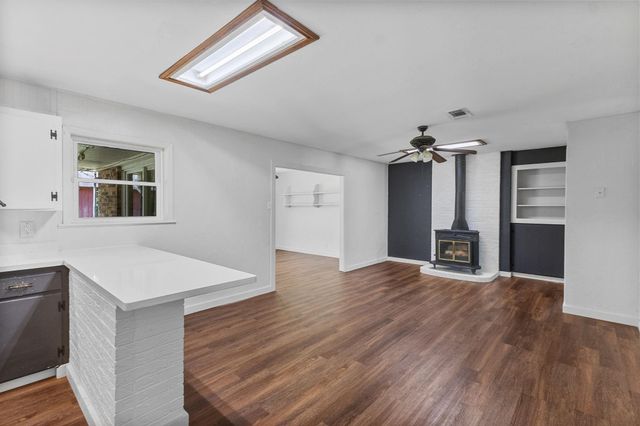 1464 N Lewis Drive, Orange, TX 77632