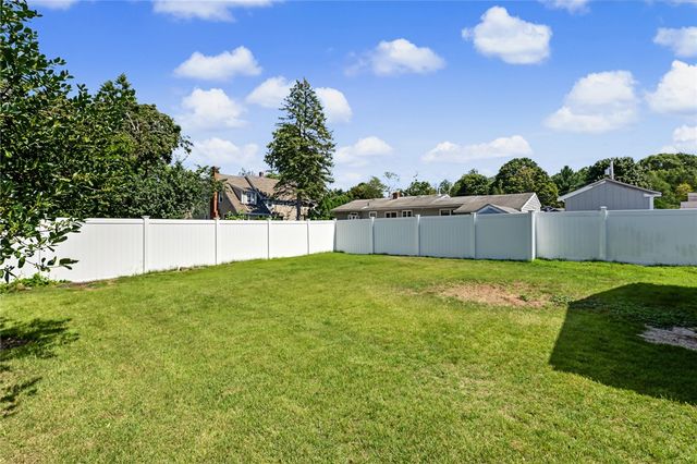 26 Bowden Avenue, Barrington, RI 02806