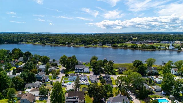 26 Bowden Avenue, Barrington, RI 02806