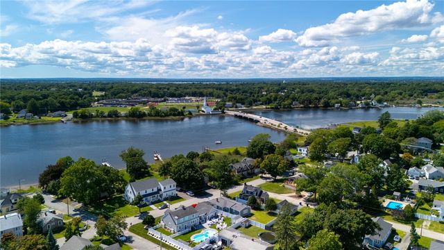 26 Bowden Avenue, Barrington, RI 02806